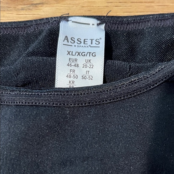 NWOT SPANX Black Assets Shaping Bodysuit - Picture 2 of 6